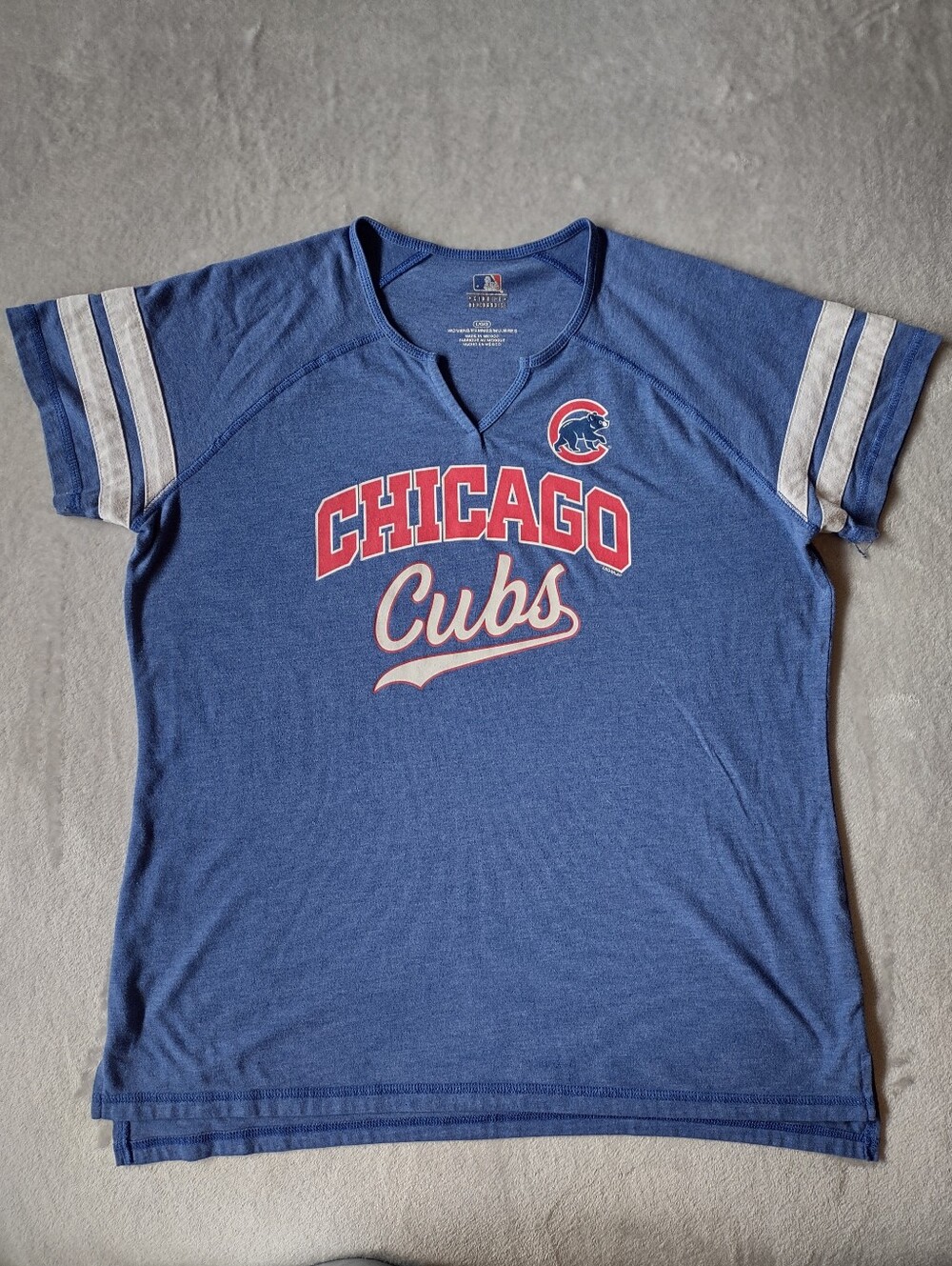 Chicago Cubs Women’s Blue V-Neck T-Shirt MLB Baseball Tee Striped Sleeve Size L